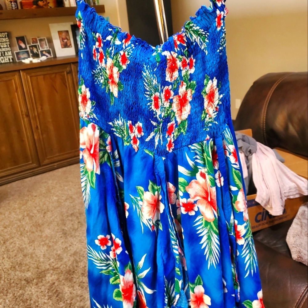 Hawaiian tube top